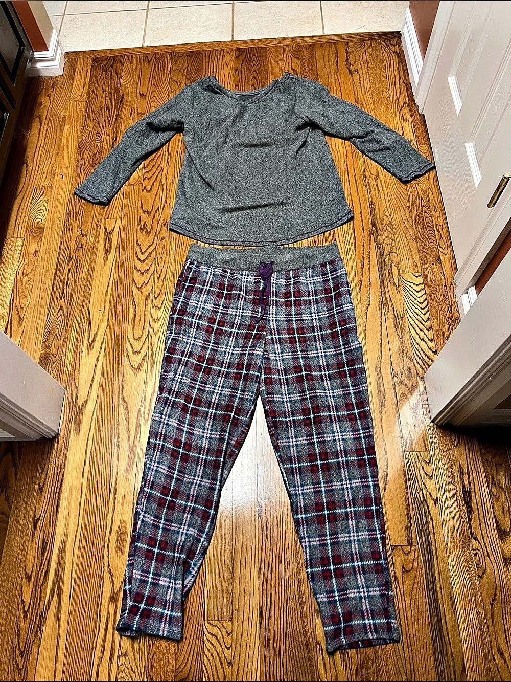 Cuddl Duds Fleecewear with Stretch Pajama Set Plaid Pajama Set Gray & Red Large